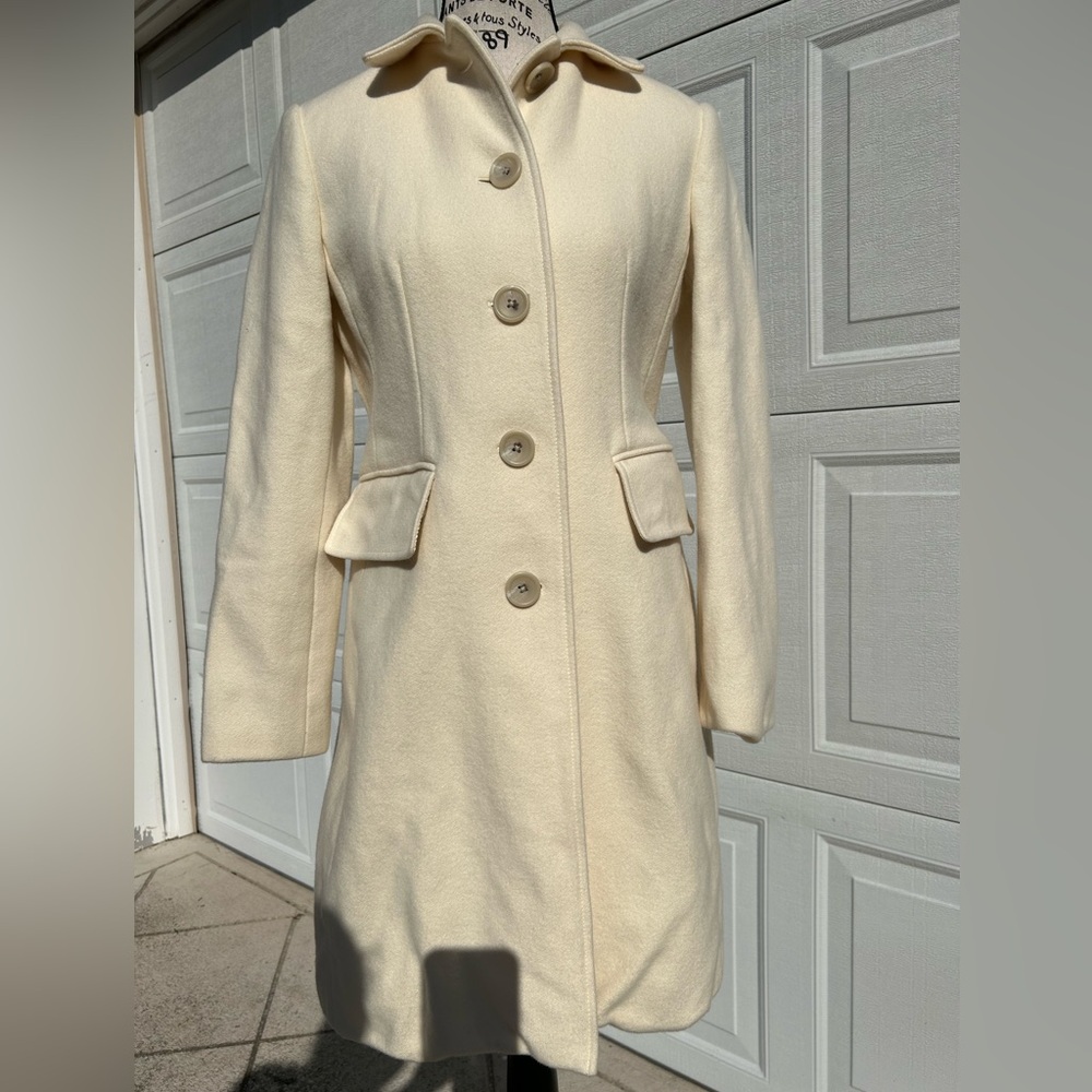 Banana Republic Cream Trench Coat - Picture 2 of 9